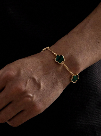 Valcien | Classic Lucky Clover Bracelet – Fashion Charm Jewelry with Timeless Design & Symbolic Meaning