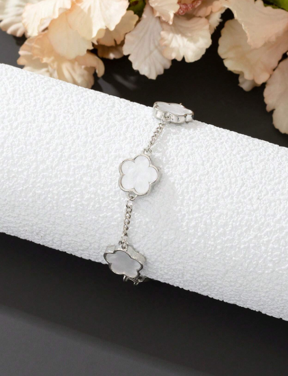 Valcien | Classic Lucky Clover Bracelet – Fashion Charm Jewelry with Timeless Design & Symbolic Meaning