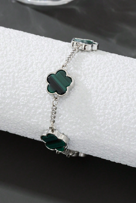 Valcien | Classic Lucky Clover Bracelet – Fashion Charm Jewelry with Timeless Design & Symbolic Meaning
