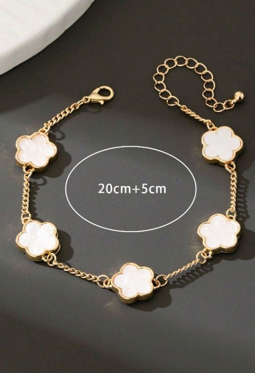 Valcien | Classic Lucky Clover Bracelet – Fashion Charm Jewelry with Timeless Design & Symbolic Meaning