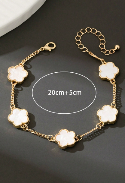 Valcien | Classic Lucky Clover Bracelet – Fashion Charm Jewelry with Timeless Design & Symbolic Meaning