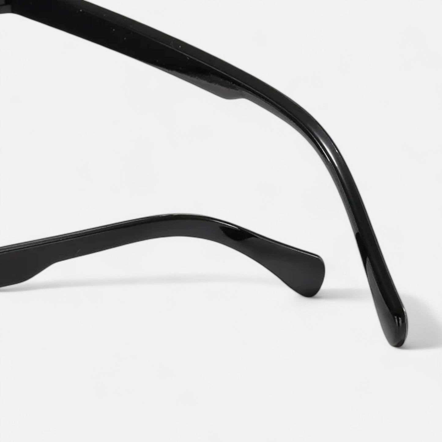 Valcien | Vintage Round Frame Sunglasses – Unisex Design, Anti-Glare Lens Clarity